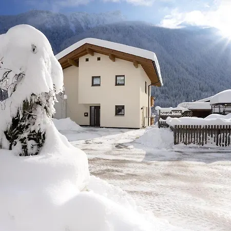 Апартаменты Berg' & Bluamen Stubai Нойштифт-им-Штубайталь