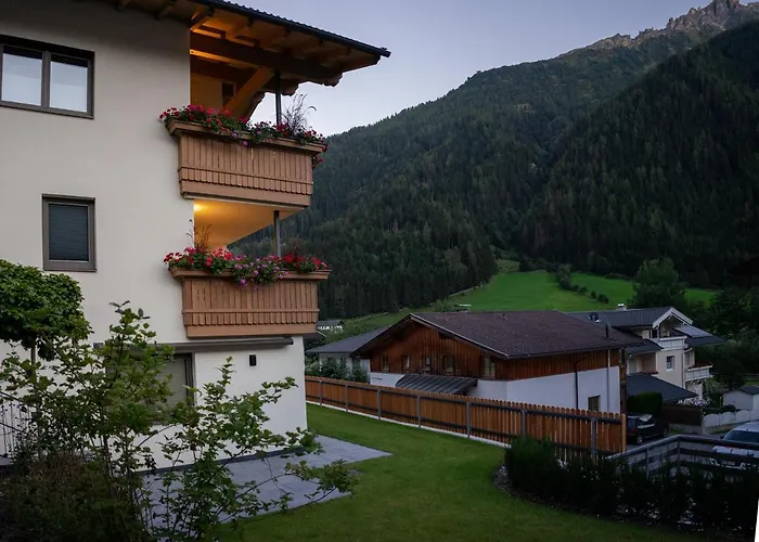 Апартаменты Berg' & Bluamen Stubai