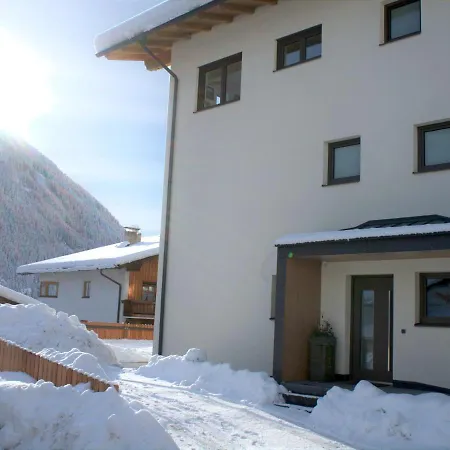 Apartament Berg' & Bluamen Stubai Neustift im Stubaital